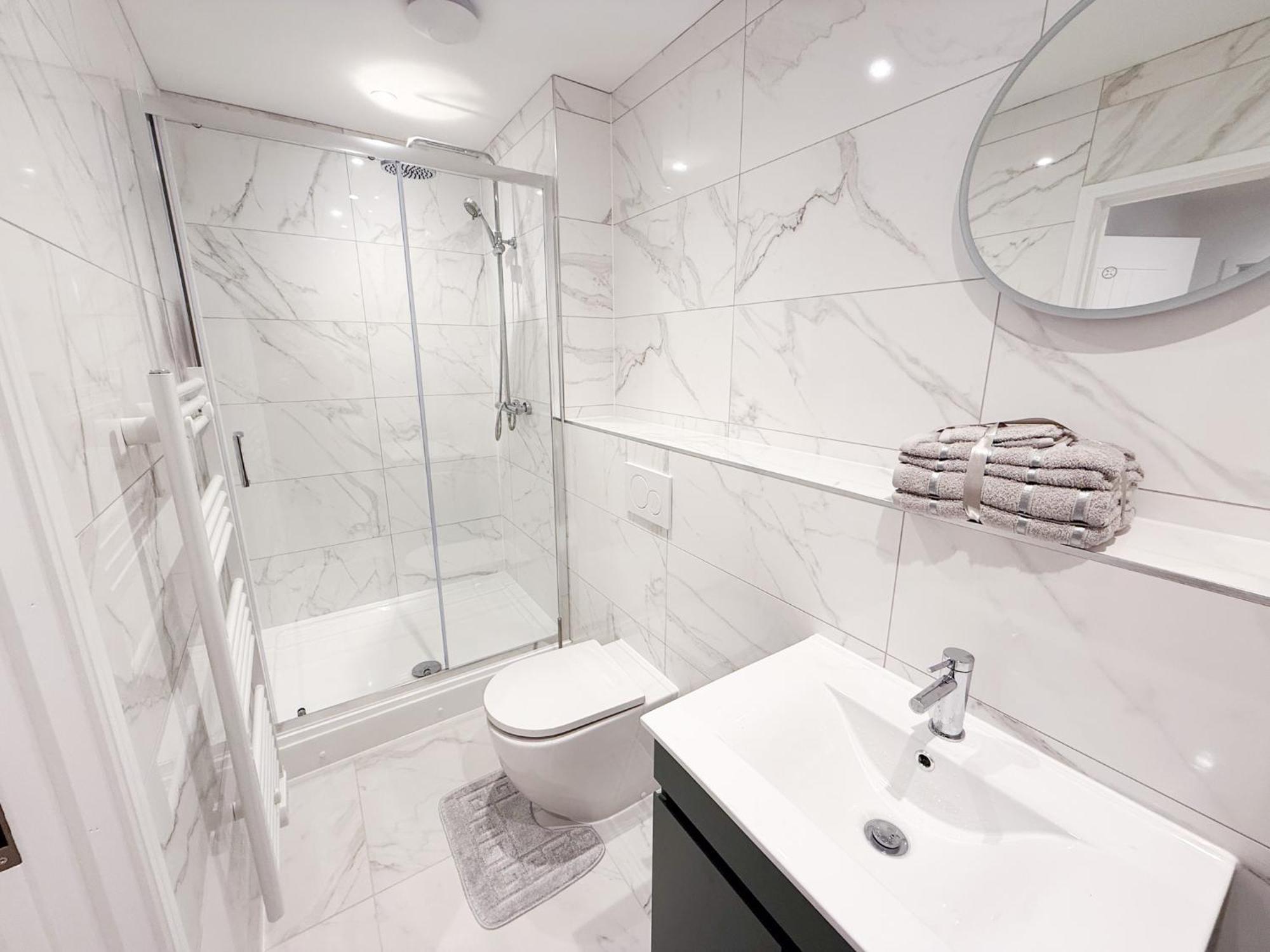 Spacious Modern 1 Bed Apartments In St Neots - Perfect For Contractors & Professionals - Free Parking - Wifi - Fully Equipped Kitchen - Smart Tv Ideal For Work Stays And Long Projects Exterior foto