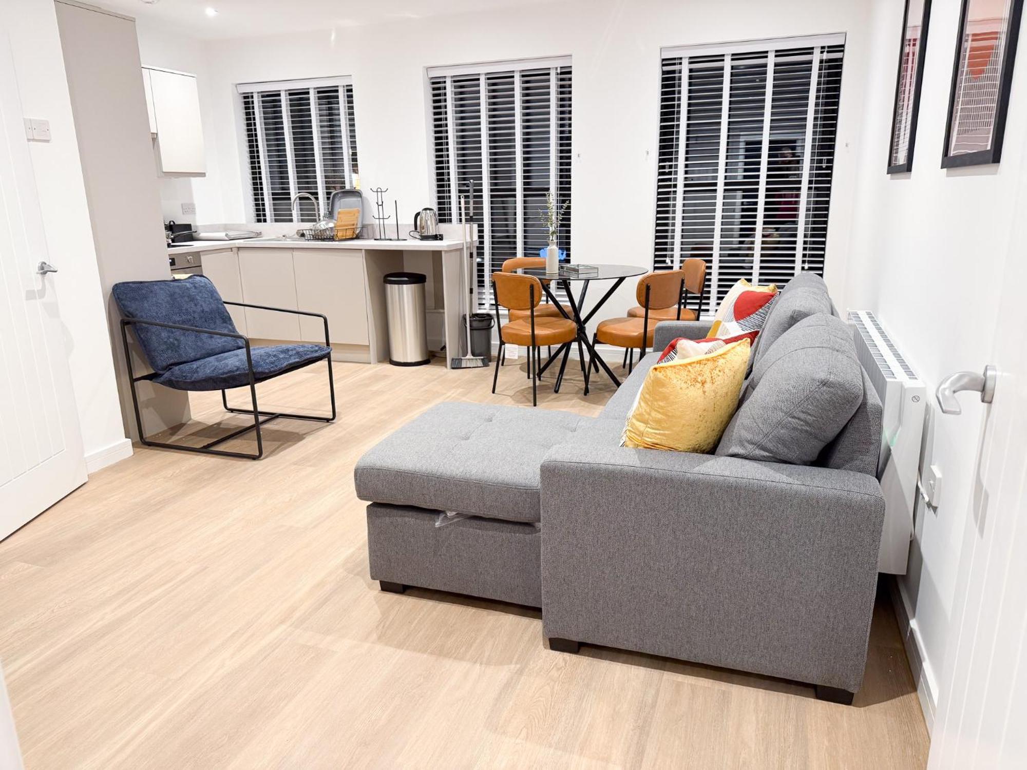 Spacious Modern 1 Bed Apartments In St Neots - Perfect For Contractors & Professionals - Free Parking - Wifi - Fully Equipped Kitchen - Smart Tv Ideal For Work Stays And Long Projects Exterior foto