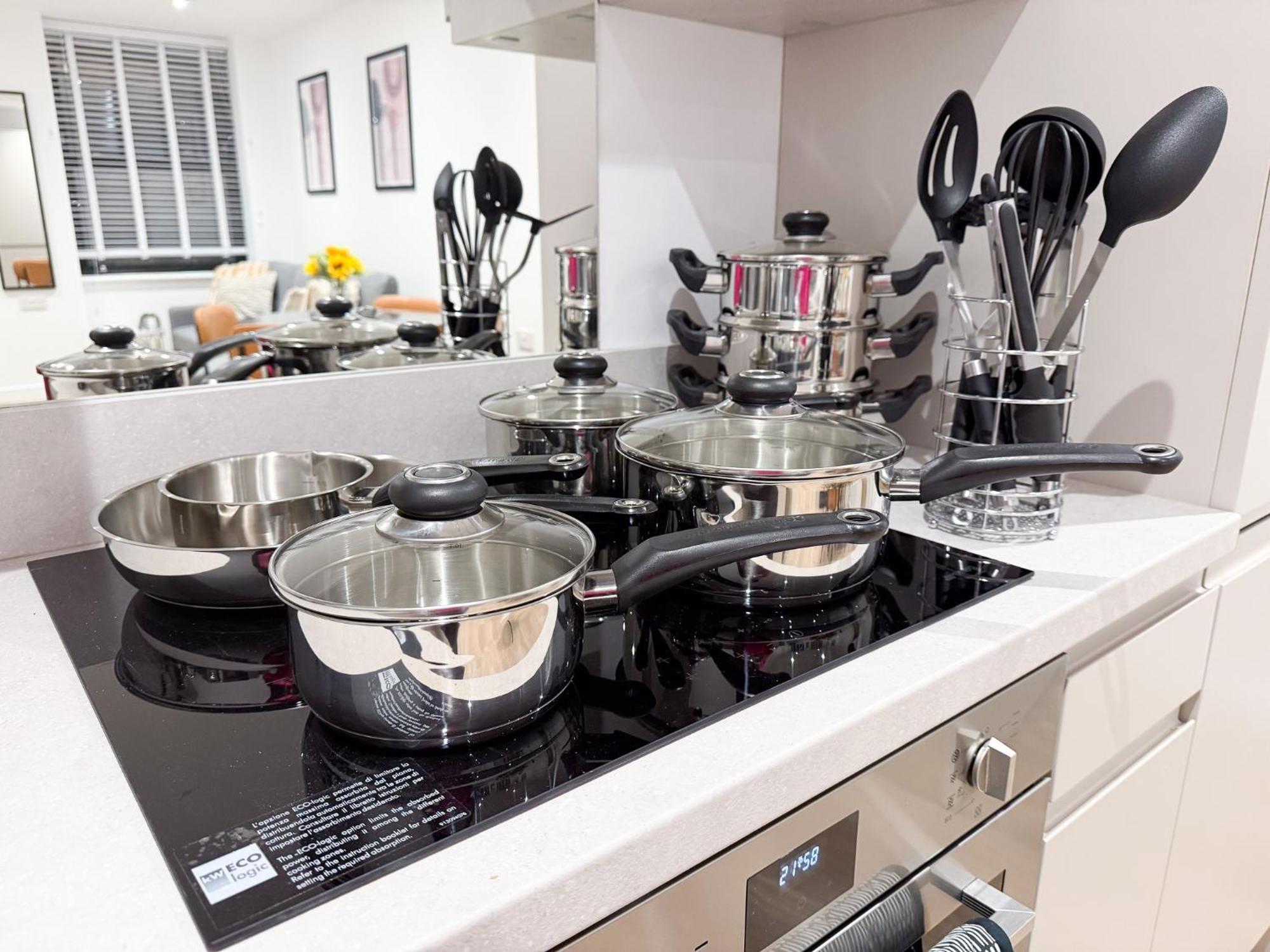 Spacious Modern 1 Bed Apartments In St Neots - Perfect For Contractors & Professionals - Free Parking - Wifi - Fully Equipped Kitchen - Smart Tv Ideal For Work Stays And Long Projects Exterior foto