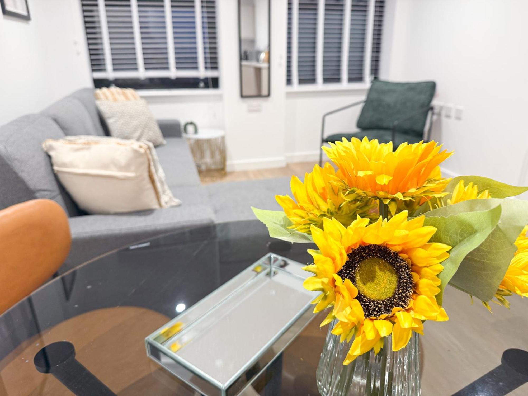 Spacious Modern 1 Bed Apartments In St Neots - Perfect For Contractors & Professionals - Free Parking - Wifi - Fully Equipped Kitchen - Smart Tv Ideal For Work Stays And Long Projects Exterior foto